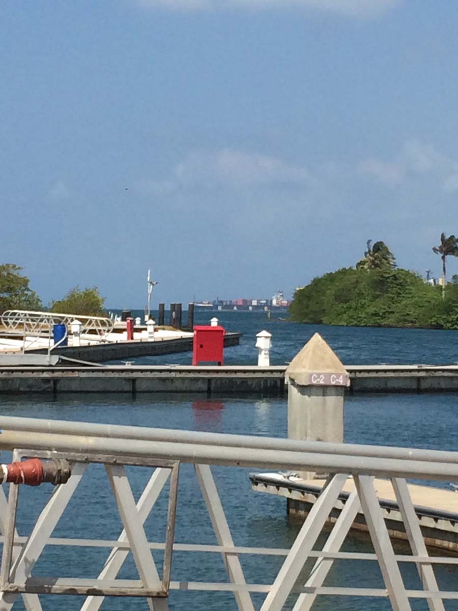 En partance pour traverser le Canal de Panama